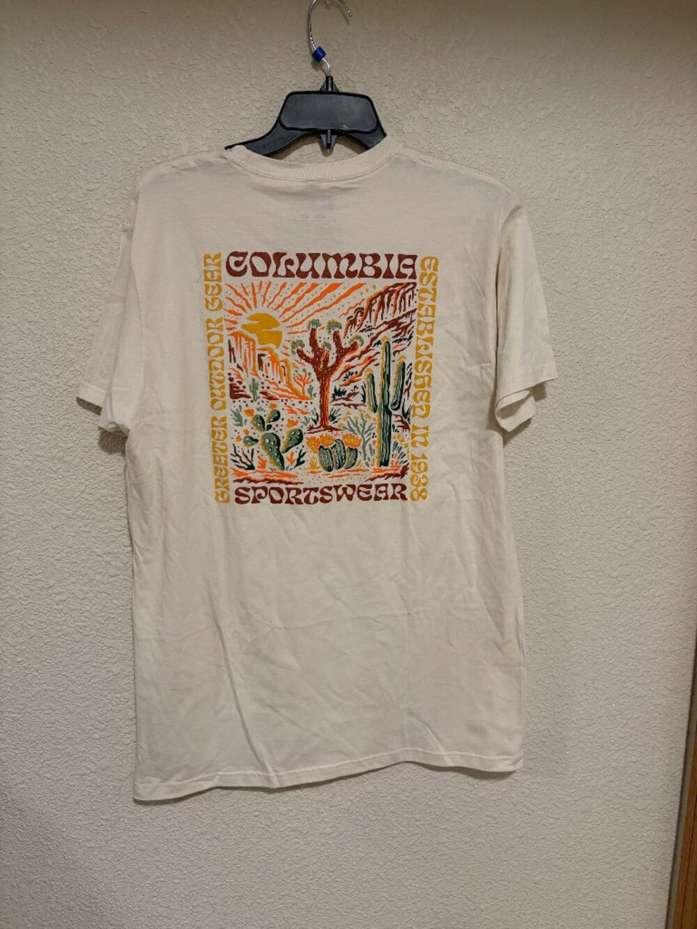 Columbia Desert Graphic Logo T Shirt Men's Large Cream Outdoor Tee